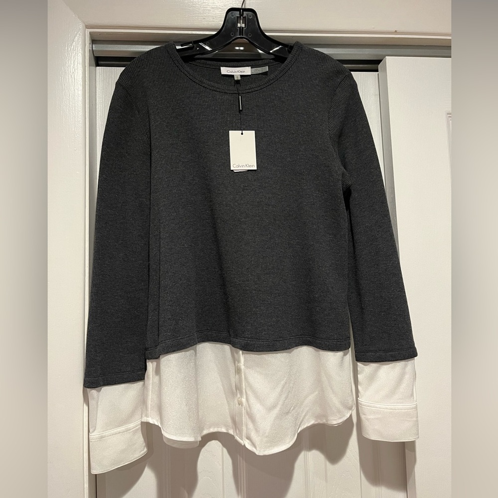 NWT - Calvin Klein Gray/White Top (Size M)